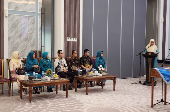 HADIRI PELANTIKAN KETUA TP-PKK KECAMATAN, DORONG SINERGI PROGRAM (RBLH) DAN BEDAH RUMAH